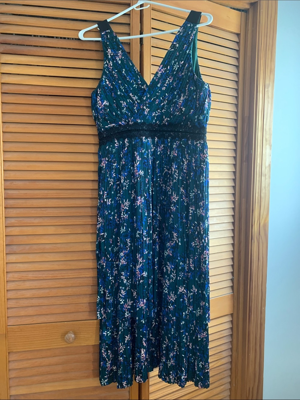Banana Republic Dark Green Floral V-Neck Midi Dress